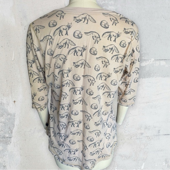 Fox Midi Sleeve Tee in Beige & Gray - Picture 3 of 7